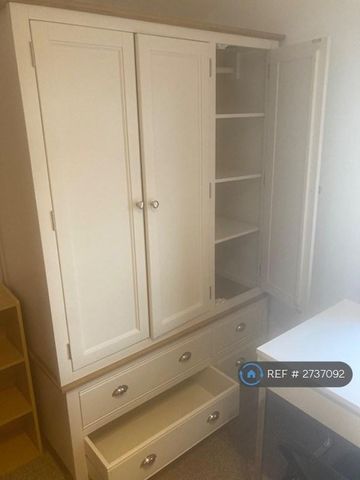 1 bedroom in a house share to rent - Photo 3