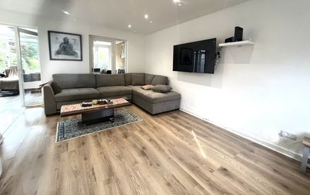 3 Bed Detached House, Shaftesbury Avenue, SO17 - Photo 5