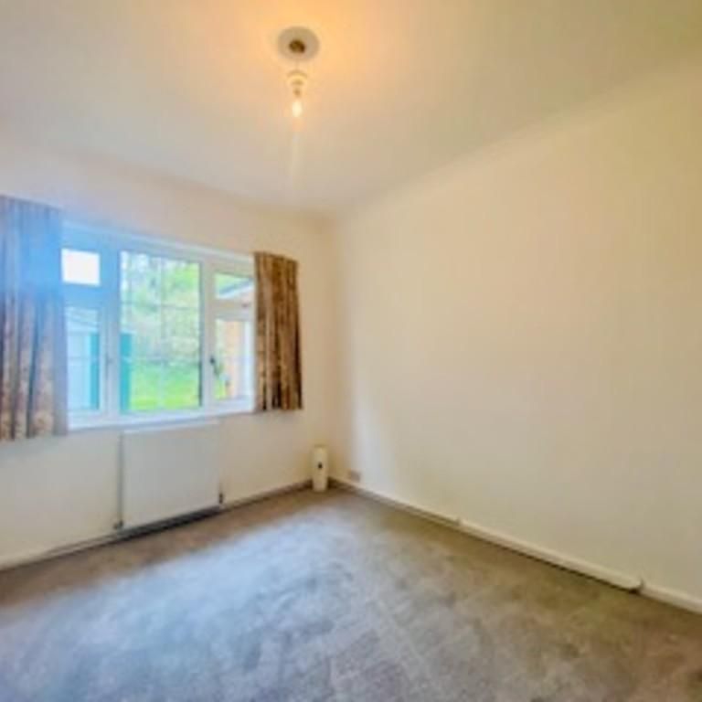 4 bedroom detached bungalow to rent - Photo 1