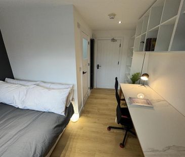 1 bedroom in a house share to rent - Photo 2