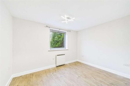 Kelvin Gate, Bracknell, Berkshire, RG12 - Photo 3