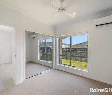 Modern Three-Bedroom Home in a Prime Location - Photo 5