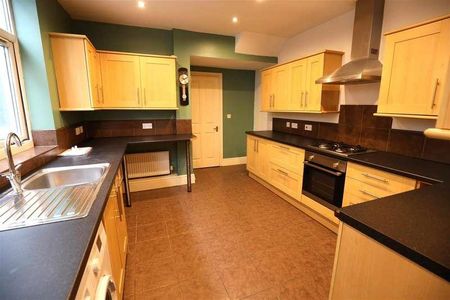Ground Floor Flat, Broad Street, Barry, CF62 - Photo 5