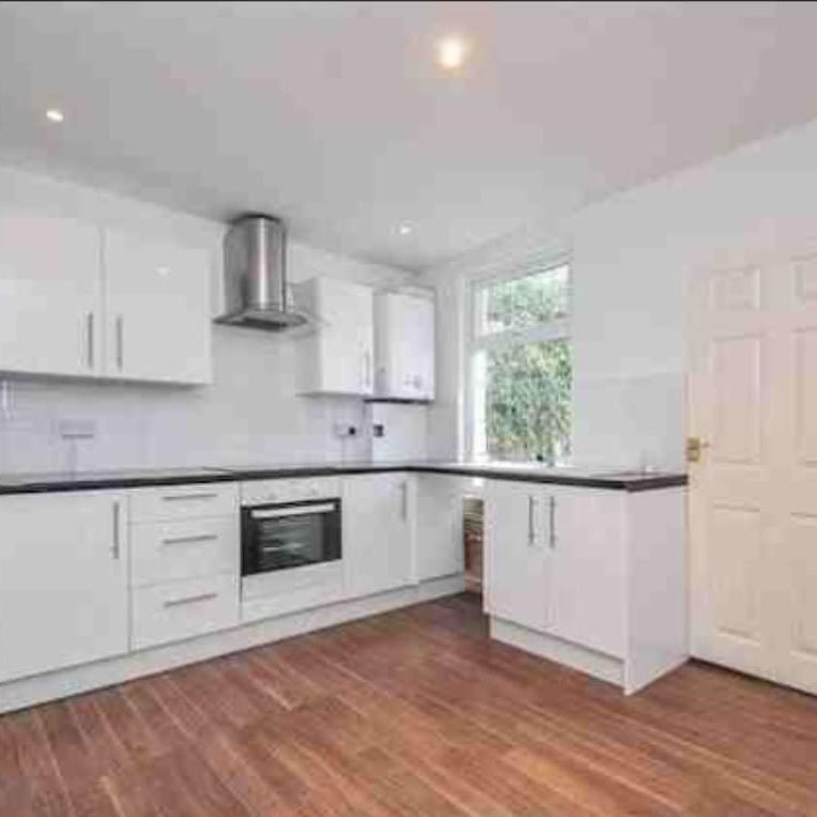 Room in a Shared House, Stroud Road, SE25 - Photo 1