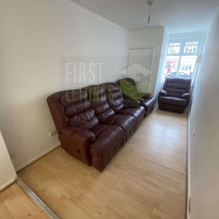 5 bedroom semi-detached house to rent - Photo 1