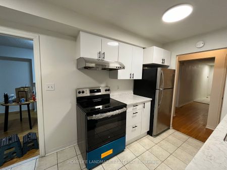 Condo Townhouse For Lease | W8143884 - Photo 5