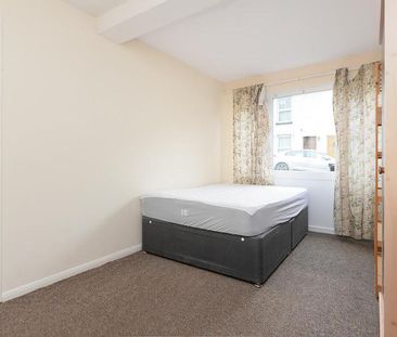 3 bedroom semi-detached house to rent - Photo 6