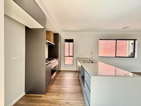 Stylish Family Home! - Photo 5