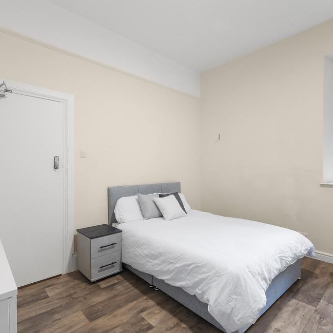 1 bedroom in a house share to rent - Photo 1