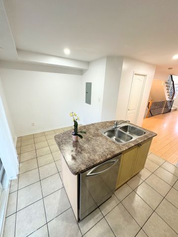 For Lease - 3250 Bentley Drive Unit# 74, Mississauga, Ontario - Photo 3