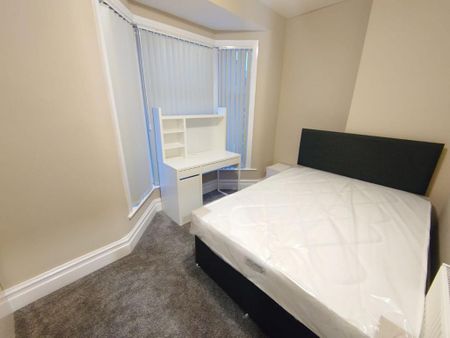 4 bedroom terraced house to rent - Photo 4