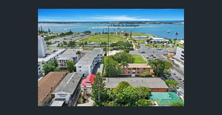 Central Southport - Walk To The Broadwater - Photo 5