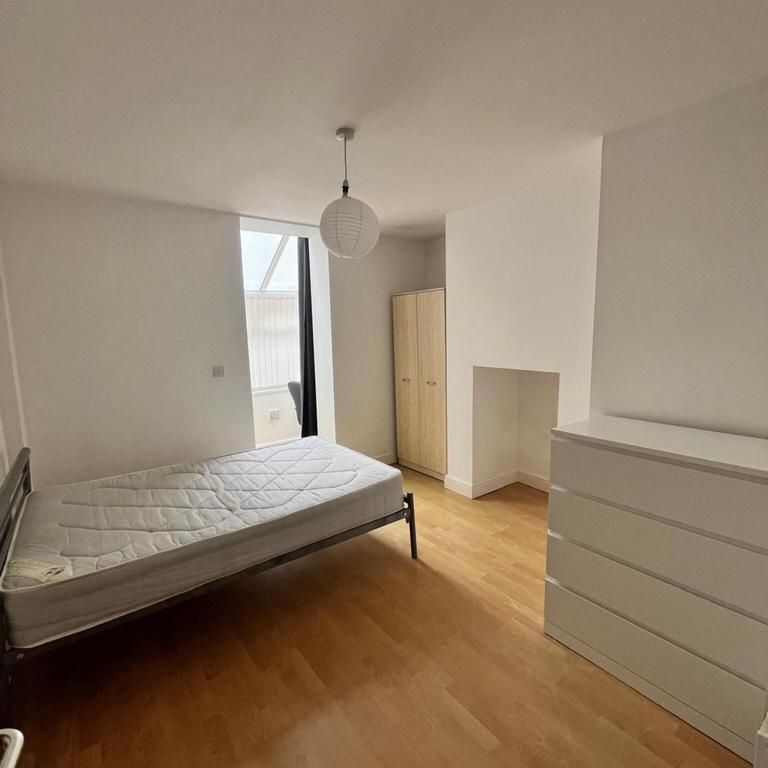 5 bedroom end of terrace house to rent - Photo 1