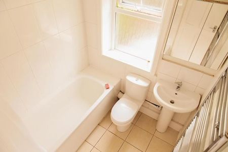 5 bedroom terraced house to rent - Photo 3