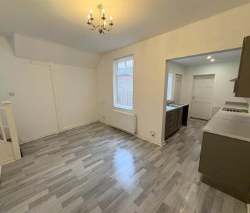 3 bedroom terraced house to rent - Photo 4