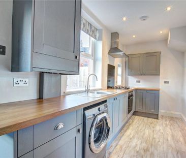 2 bedroom end of terrace house to rent - Photo 1