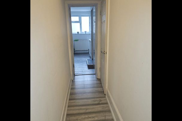 1 Bed Flat, East India Dock Road, E14 - Photo 1