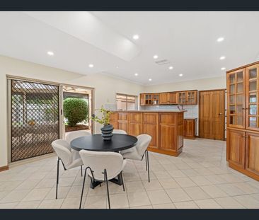 A family home offering space, comfort and convenience in the heart ... - Photo 2