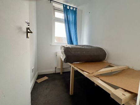 Trinity Road, Southall - Photo 3