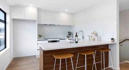 Modern 3BR Townhouse in New Lynn! - Photo 4