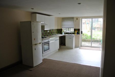 2 bedroom semi-detached house to rent - Photo 5