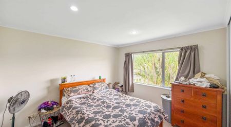 Spacious 4 bedroom home with double garage & outdoor living! - Photo 3