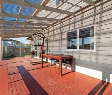 A Sunny 5 bedroom house in Flatbush - Photo 5