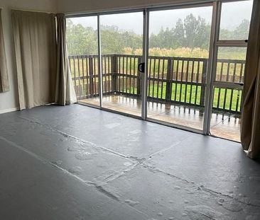 Pet Friendly Large Farmhouse in Old Whenuapai - Photo 1