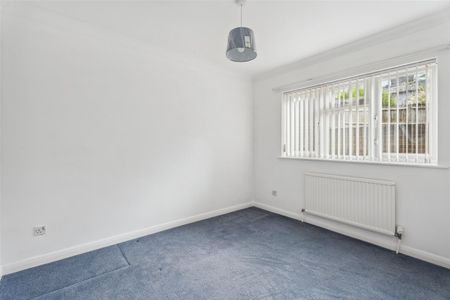 Totteridge Road, High Wycombe - Photo 2