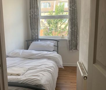 4 Bed Terraced House, Nottingham, NG7 - Photo 1