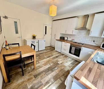 5 bedroom terraced house to rent - Photo 2