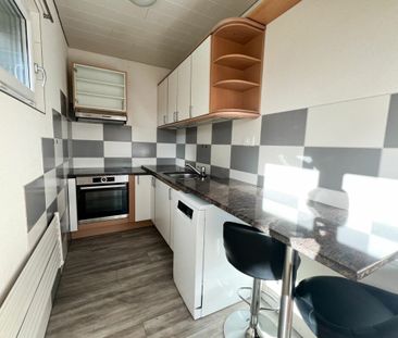 Bel appartement de 3 pièces dans une villa avec terrasse au Locle - Photo 2