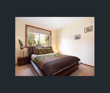 Bright And Spacious Two-Bedroom Home - Photo 2