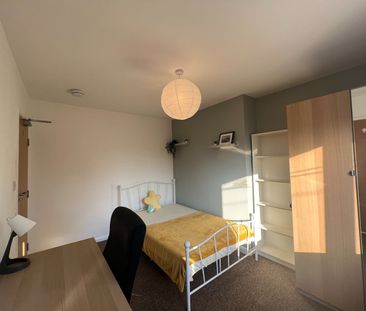 7 Bed Detached House, Charter Avenue, CV4 - Photo 3