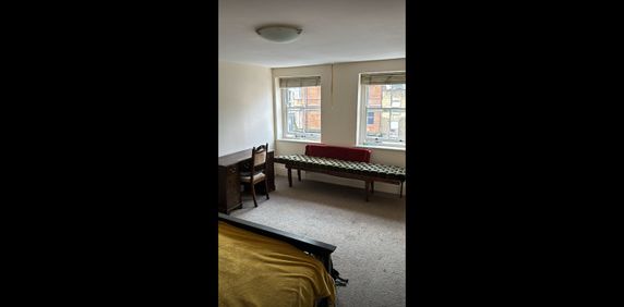 Room in a Shared House, Greenwich High Road, SE10 - Photo 2