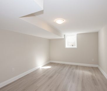 Spacious 2 Bed 2 Bath Lower Unit in Welland!! - Photo 4
