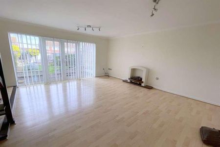 Arundel Road, BN9 - Photo 2