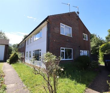 Kingfield Drive, Woking, Surrey, GU22 - Photo 2