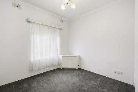 Modern & Spacious 2-Bedroom Unit in a Highly Convenient Location - Photo 3