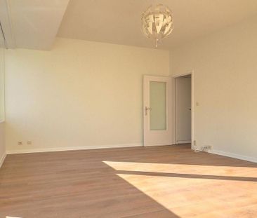 Appartement te huur in Elsene voor € 925 met 1 slaapkamer - Photo 1