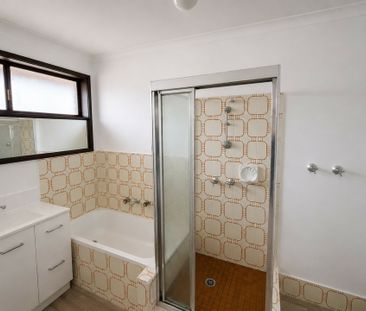Neat & Tidy 2-Bedroom Apartment in the Heart of Dandenong - Photo 2
