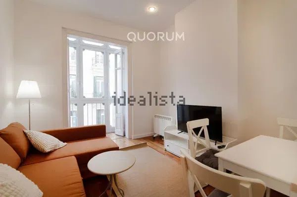 Alquiler de piso en Calle Diputazio - Photo 1