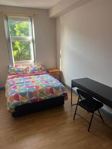 10 Fitzroy Avenue, Belfast, BT7 1HW - Photo 2