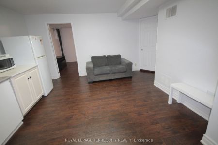 39 Joycedale Street #BASEMENT - Photo 2