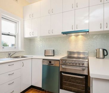 Furnished One Bedroom Apartment One Block Away From The Beach - Photo 4