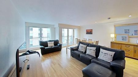 2 bedroom flat to rent - Photo 2