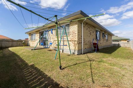 Charming 3BR Family Haven in Mangere - Photo 4