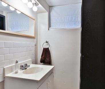 For Lease - 684 Eglinton Avenue, Toronto, Ontario - Photo 2