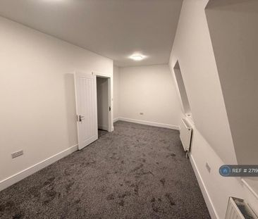 3 bedroom flat to rent - Photo 6