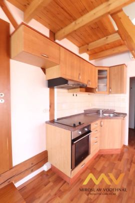 Pronájem atypického podkrovního bytu 2+kk, 65 m - Photo 1